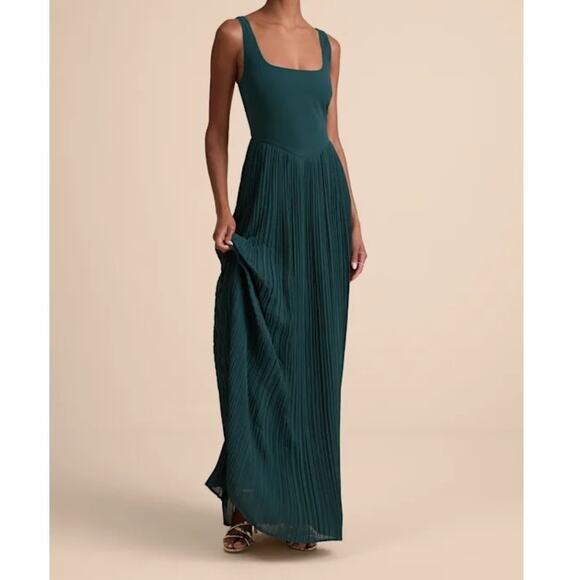 Lulu's Dresses & Skirts - Lulu's Basque Waist Emeral Green Square Neck Pleated Maxi Dress z M New